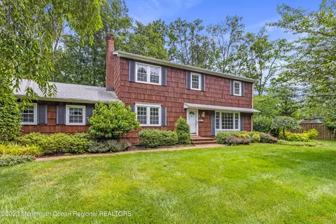 3 Melody Ln, Middletown, NJ 07748