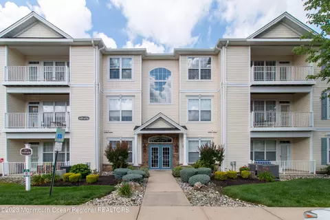 655 Saint Andrews Pl, Manalapan, NJ 07726