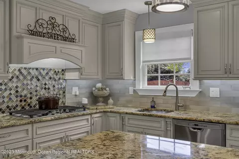18 Old Bridge Dr, Howell, NJ 07731 photo 16