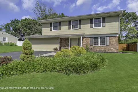 18 Old Bridge Dr, Howell, NJ 07731 photo 4