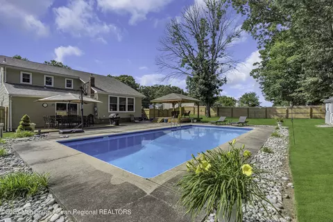 18 Old Bridge Dr, Howell, NJ 07731 photo 2