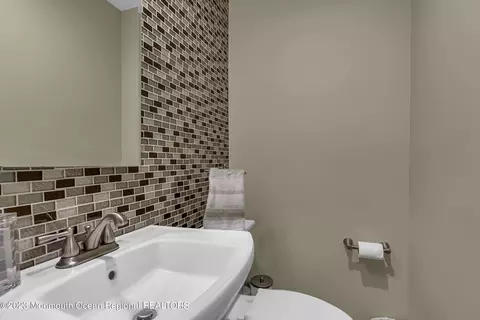 18 Old Bridge Dr, Howell, NJ 07731 photo 9