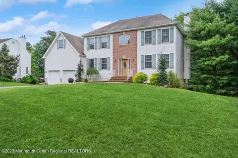8 Dominion Dr, Jackson, NJ 08527