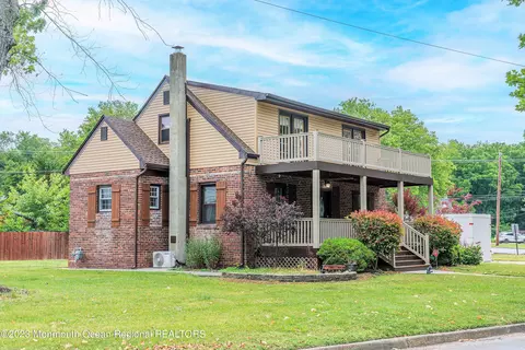 333 Washington Dr, Pennsville, NJ 08070