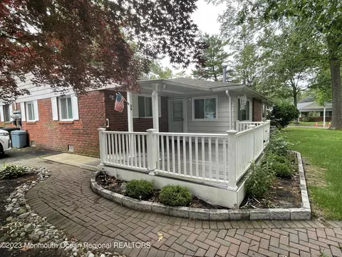2 Robin St #B, Manchester, NJ 08759
