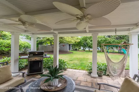 17 Birch Dr, Shrewsbury, NJ 07702