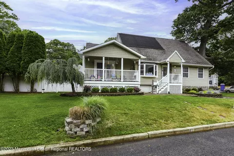 41 Lafetra Ave, Eatontown, NJ 07724