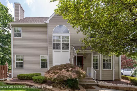 1601 Wagon Wheel Ct, Freehold, NJ 07728