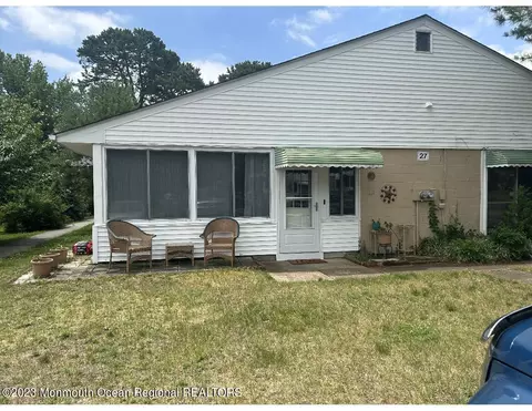 27 Crestwood Pkwy # A, Whiting, NJ 08759