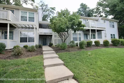 24 Chinkaberry Ct, Howell, NJ 07731