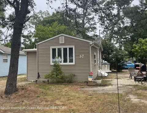 37 Bayview Dr, Brick, NJ 08723