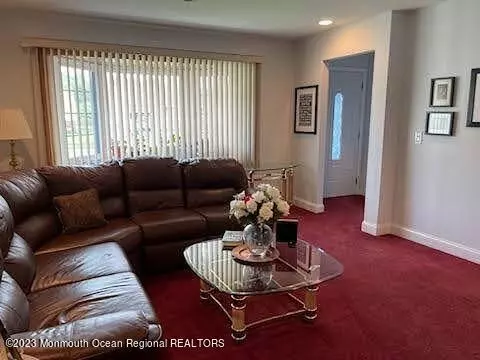 32 Westbrook Dr, Toms River, NJ 08757