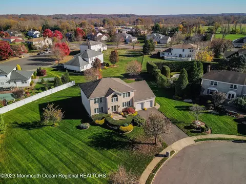 3 Bergen Ct, Marlboro, NJ 07746