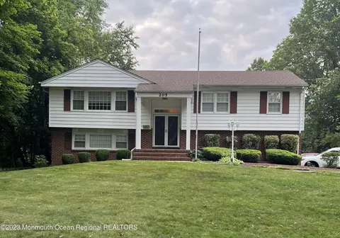 205 Stonehurst Blvd, Freehold, NJ 07728