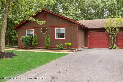 13 Flamingo Dr, Howell, NJ 07731