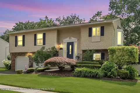 16 Timberline Dr, Howell, NJ 07731