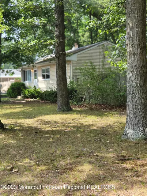 11 Henry Ct, Brick, NJ 08724