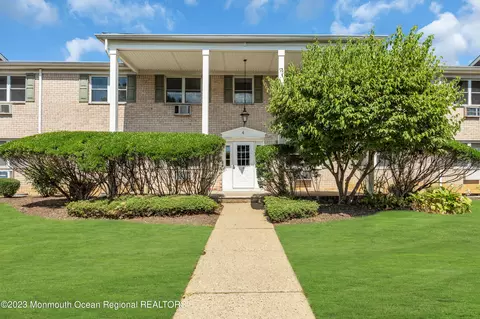 4 Windsor Ter #D, Freehold, NJ 07728