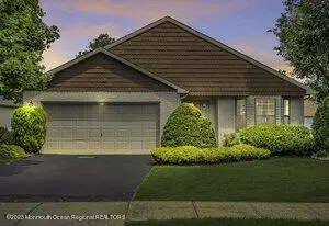 15 Hansom Ln, Marlboro, NJ 07746