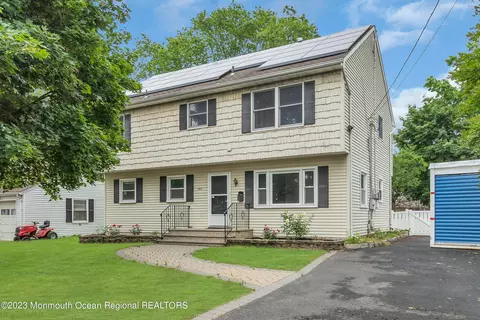 585 Sumner Ave, Belford, NJ 07718