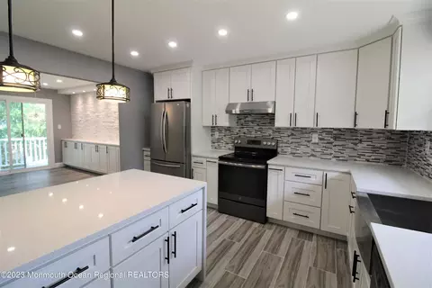 16 Poet Dr, Matawan, NJ 07747