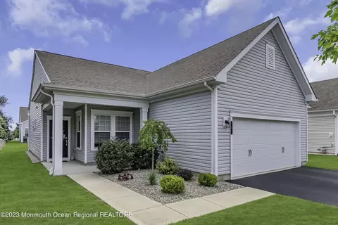 1 Inverness Ln, Manchester, NJ 08759