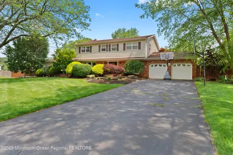 22 Kings Way, Freehold, NJ 07728