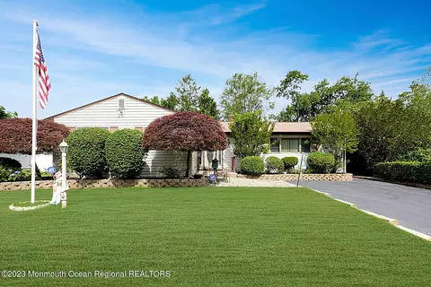 22 Knoll Ter, Hazlet, NJ 07730