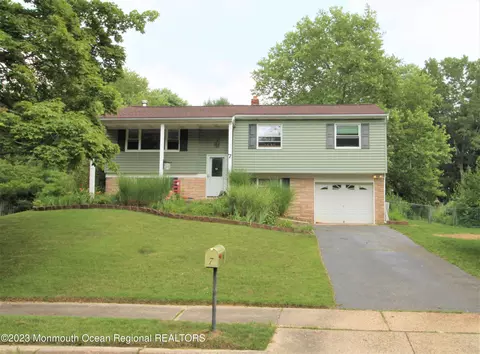 7 Zimm Ln, Jackson, NJ 08527