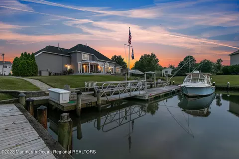 7 Blue Point Cv Cv, Oceanport, NJ 07757