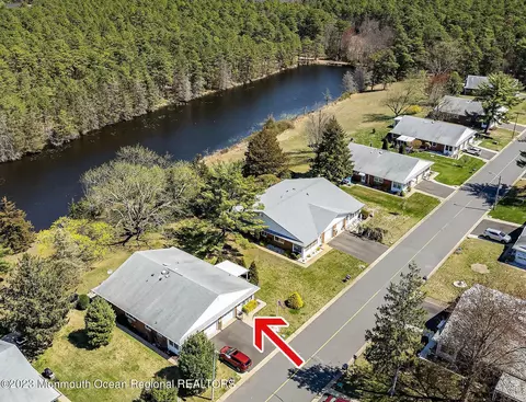 411 Highland Dr #B, Whiting, NJ 08759