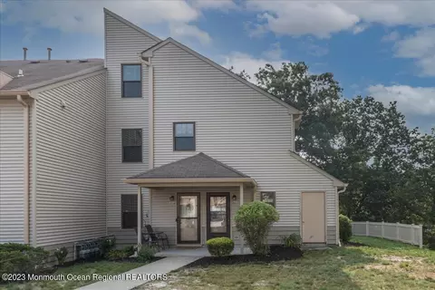 311 Larkspur Ln, Jackson, NJ 08527