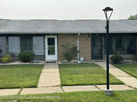 16 Yorkshire Ct # b, Manchester, NJ 08759