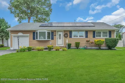 118 Arrowhead Park Dr, Brick, NJ 08724