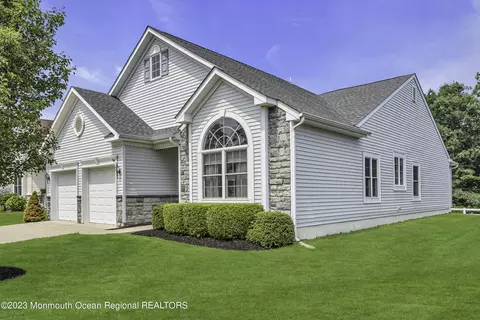 12 Lavallette Ln, Waretown, NJ 08758