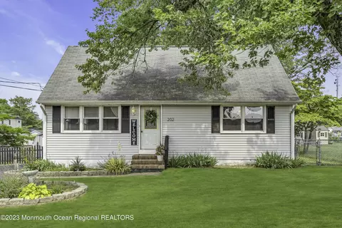202 Taylor St, Little Egg Harbor, NJ 08087