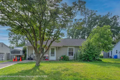 33 Nautilus Ave, Barnegat, NJ 08005