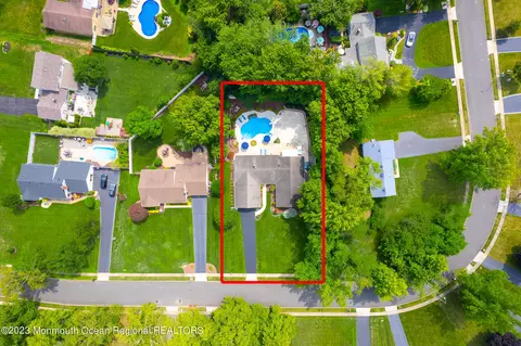 7 Grayson Ln, Manalapan, NJ 07726