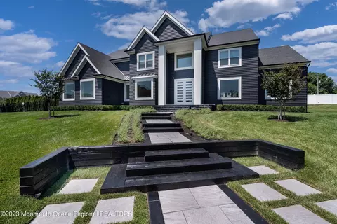 10 Friendship Ln, West Long Branch, NJ 07764