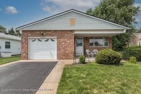 17 Madras Ct, Toms River, NJ 08757