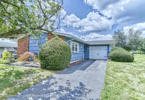 28 Barker St, Brick, NJ 08724