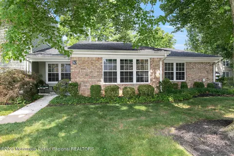 80 Honeysuckle Ln #212, Red Bank, NJ 07701