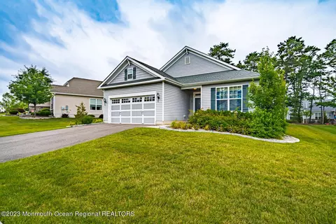 61 Chatham Rd, Little Egg Harbor, NJ 08087