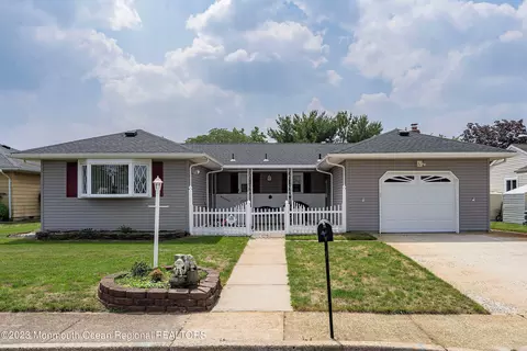 225 Barbados Dr N, Toms River, NJ 08757