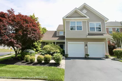 2 Muirfield Dr, Manalapan, NJ 07726