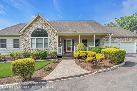 4111 W Hurley Pond Rd, Wall, NJ 07719