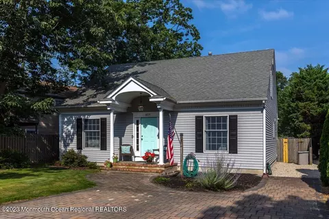 417 Matt Robinson Ln, Point Pleasant, NJ 08742