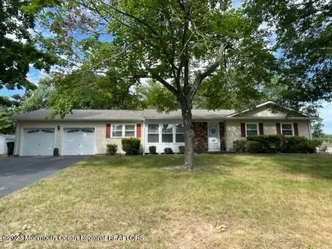 818 Warwick Rd, Brick, NJ 08724