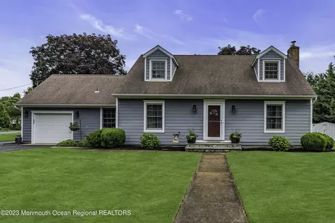 143 Manaqua Rd, Freehold, NJ 07728