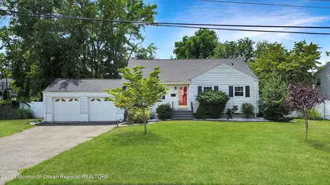 14 Arno St, Oakhurst, NJ 07755